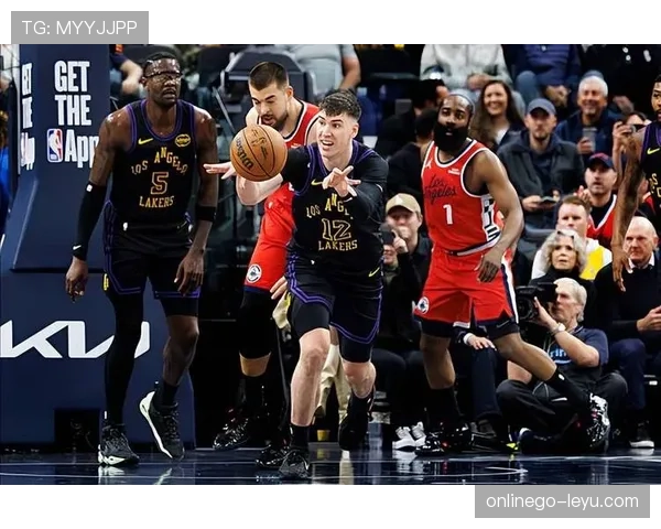 西布朗锋线组合火力全开,状态回暖助球队冲击关键胜利 西布朗锋线组合火力全开,状态回暖助球队冲击关键胜利