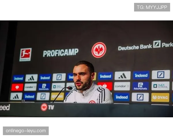 法兰克福中场控制力持续提升，助球队全取三分