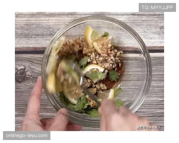 柳雅慧训练完直接拎爱马仕去吃宵夜，这日子谁顶得住