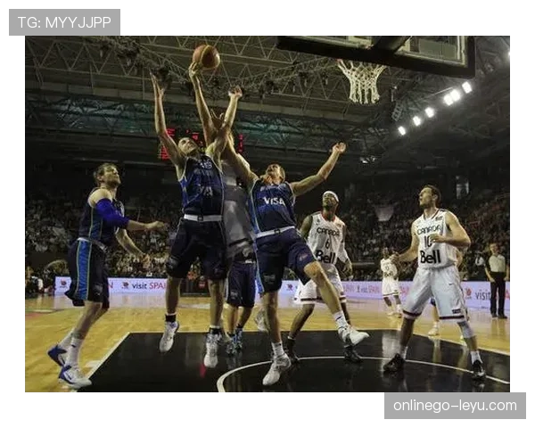 斯科拉内线高效背打拉开篮板差距助力球队稳定输出